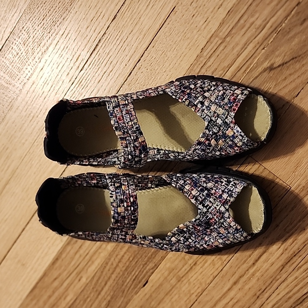 Ladies Bernie Mev Sandles Size 39/8